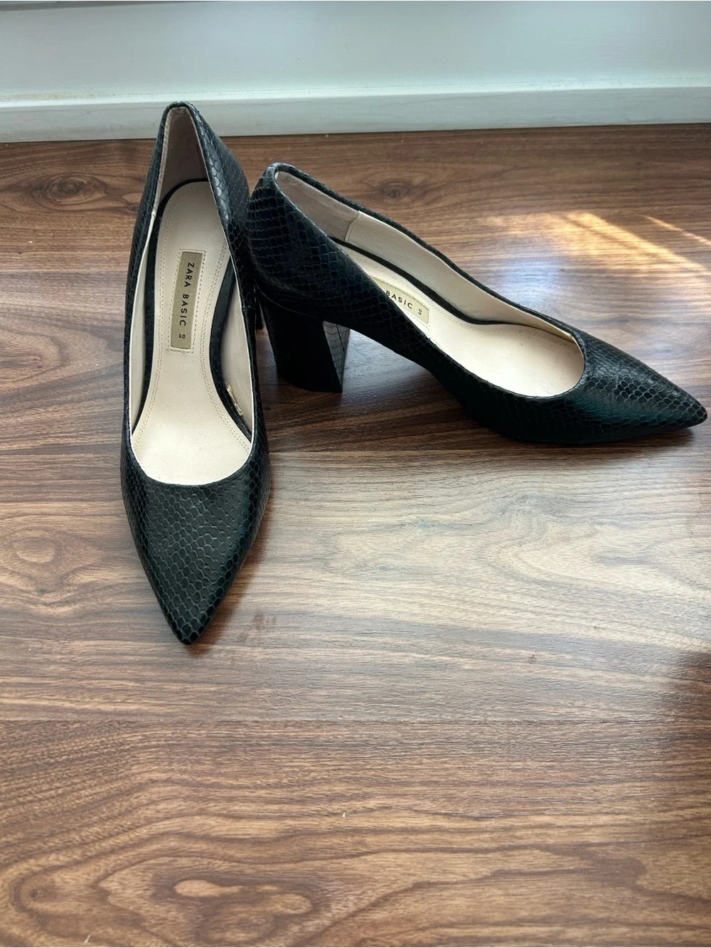 Zara Black Pointed Toe Block Heel Pumps - Picture 2 of 4